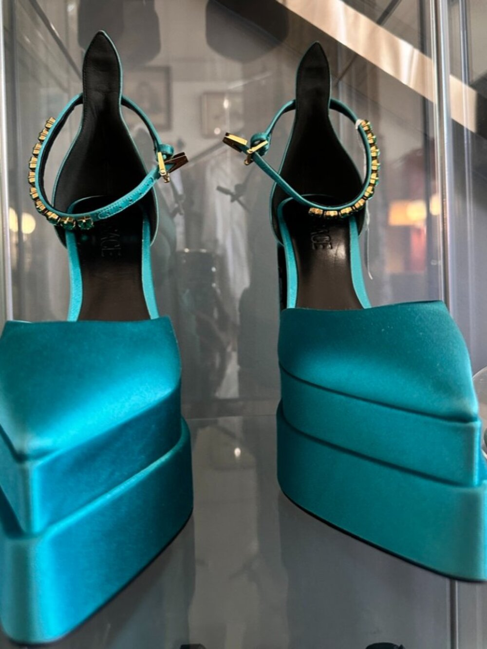 Versace Medusa Aevitas Satin Silk Platform Pumps Heels Size 8.5 US/39EU